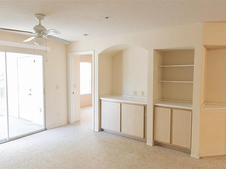 822 Camargo Way #208 — Photo 8