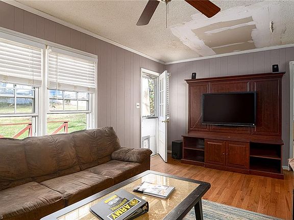 5th image of 3029 Cedar Creek Dr
