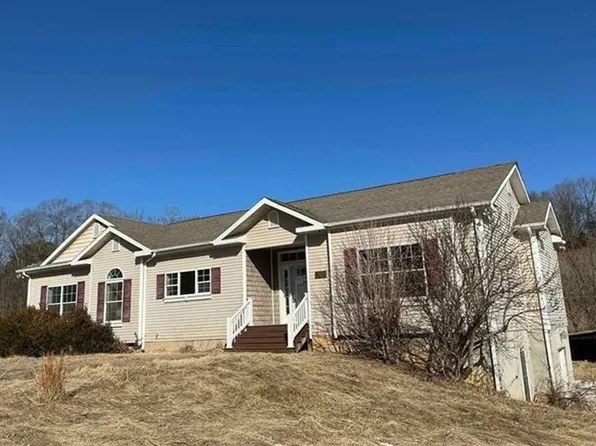1121 Red Hill Rd, Big Island, VA 24526