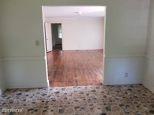 2nd image of 998 Cumberland Dr