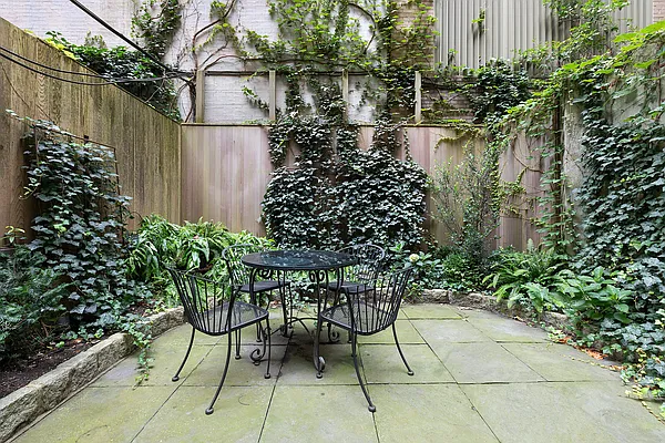 Sold by Compass | media 17