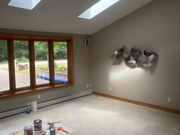9 Lawrence Dr, Marquette, MI 49855
