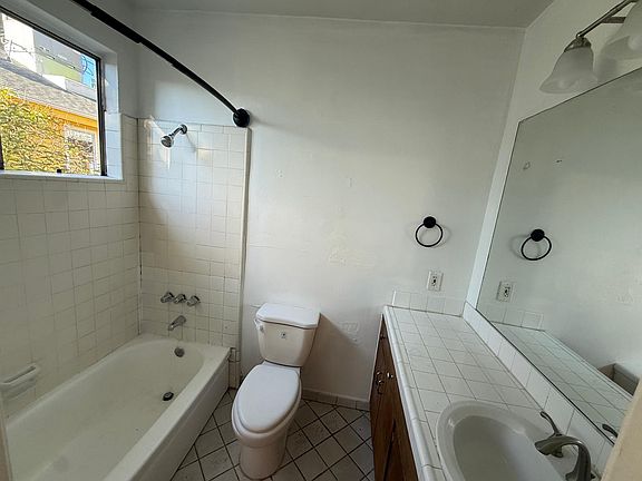 bathroom with tub