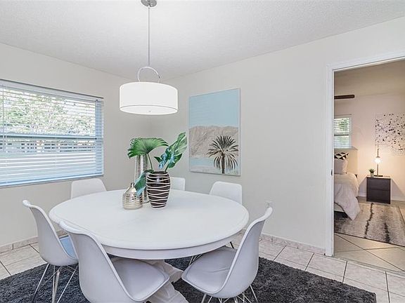5th image of 407 Lake Dr