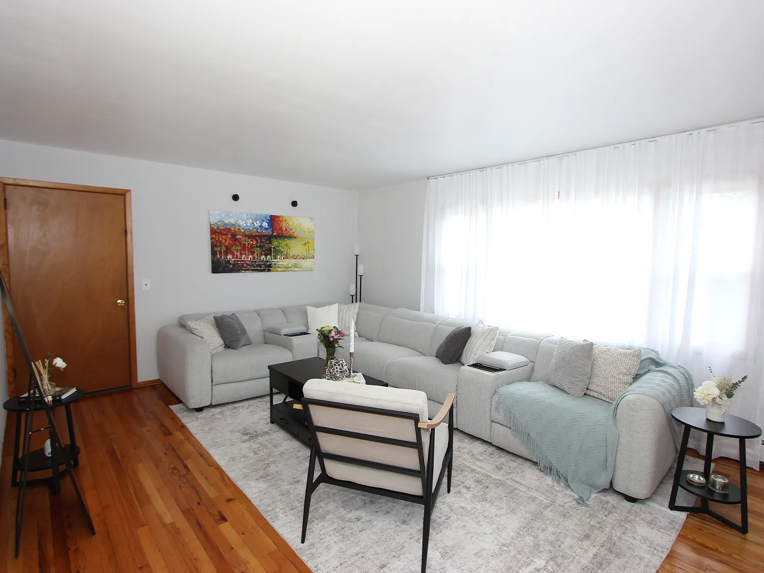 3 bed, 1.5 bath, $2,500 — Photo 2
