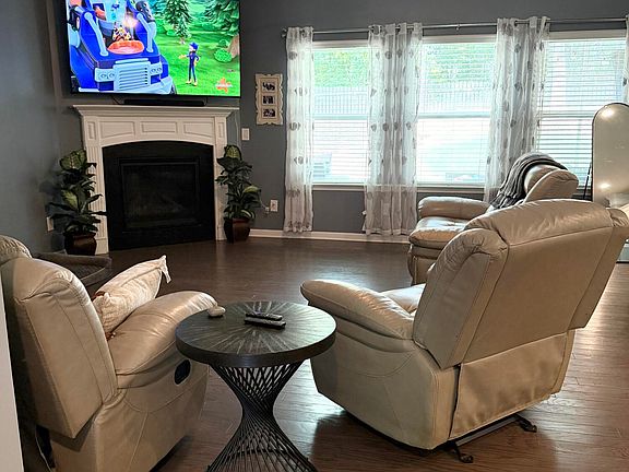 5th image of 711 Creekside Dr