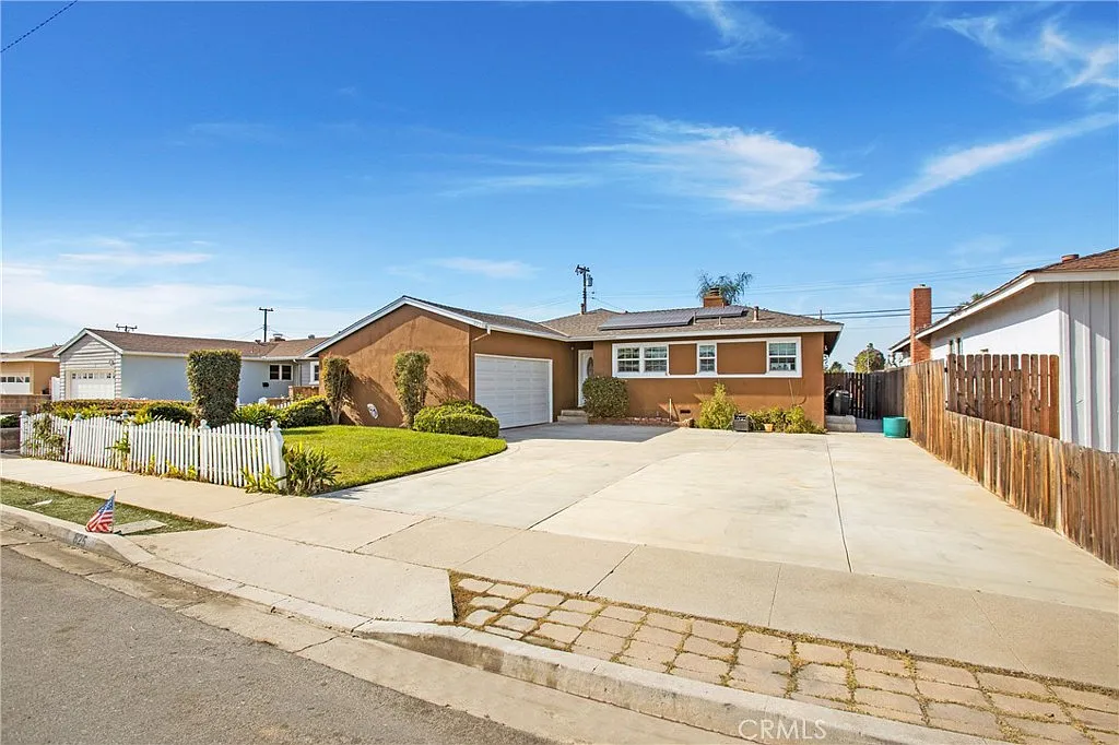 3 bed, 1598 sqft, $4,500 — Photo 1