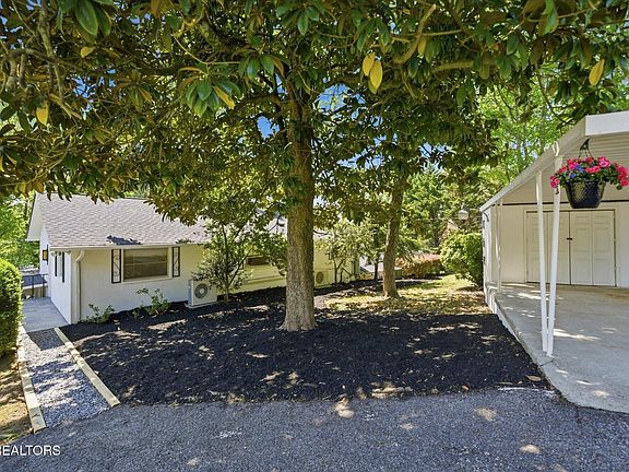 9th image of 235 Phillips Dr