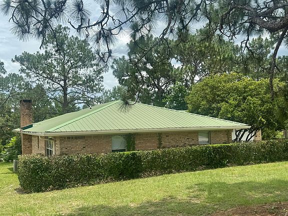 3rd image of 991 Pinewood Dr
