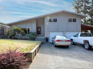 2729 D St, North Bend, OR 97459