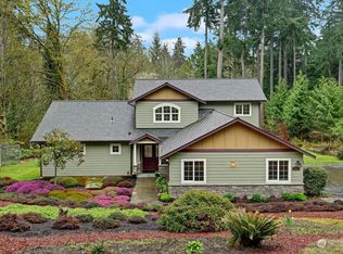 9987 NE Knight Rd, Bainbridge Island, WA 98110