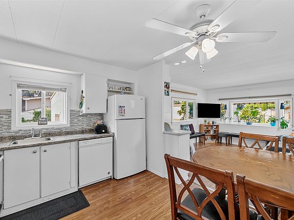 3rd image of 2401 Ord Rd #123