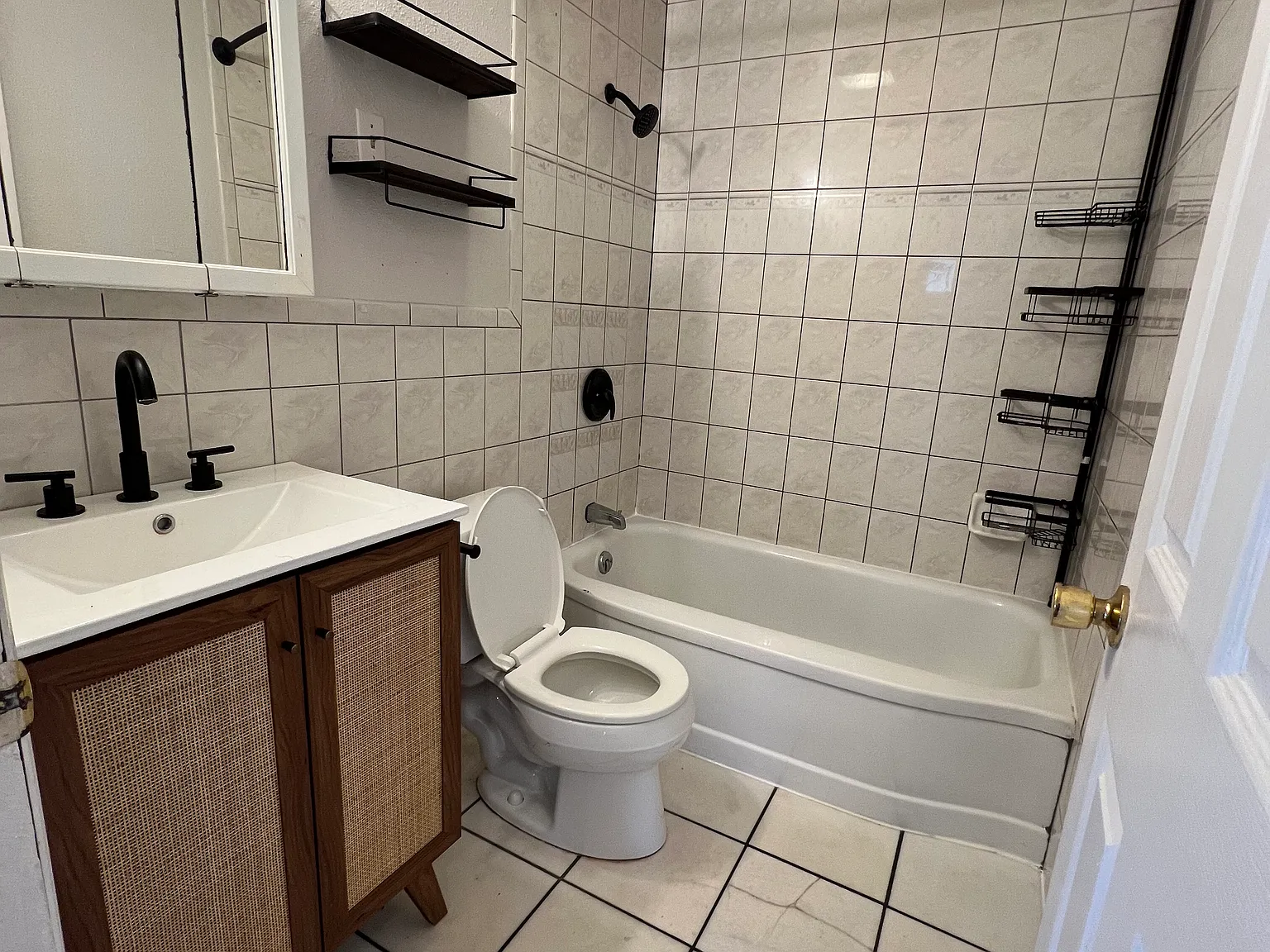 3 bed, 1.5 bath, 1440 sqft, $1,975 — Photo 4