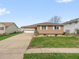 5401 Marius Dr, Cedar Falls, IA 50613