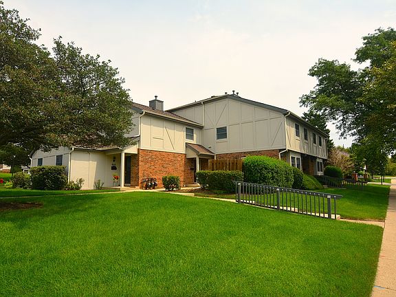 2nd image of 802 E Hillside Ave