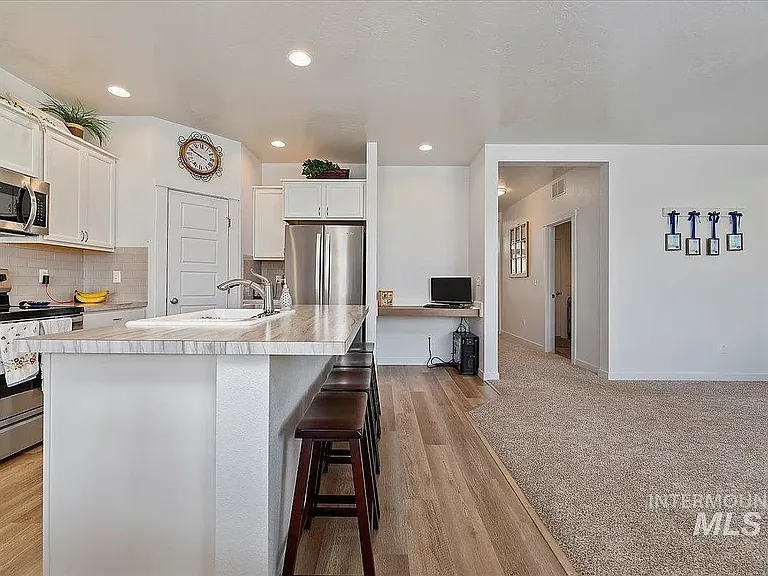 2934 W Silver Riv — Photo 10