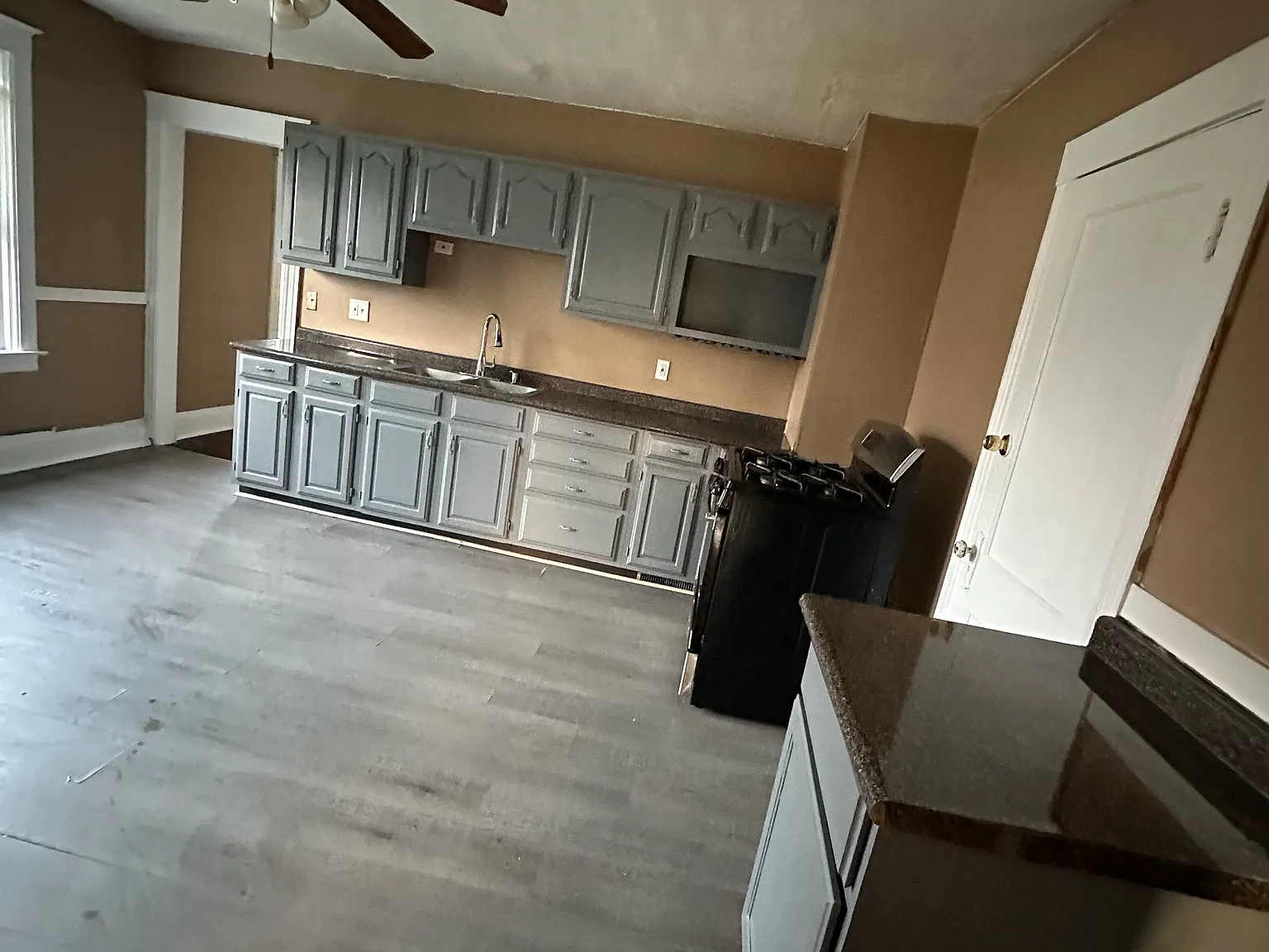 3 bed, 1400 sqft, $1,400 — Photo 2
