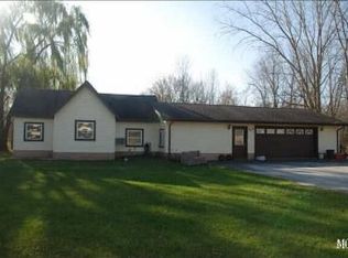 27795 Grix Rd, New Boston, MI 48164