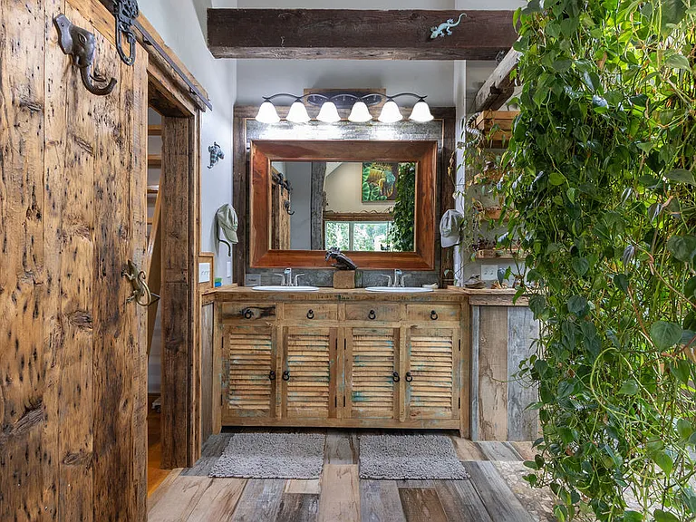 210 Washington St — Photo 11