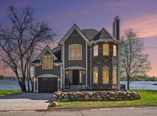 2382 Jackson Blvd, Highland, MI 48356
