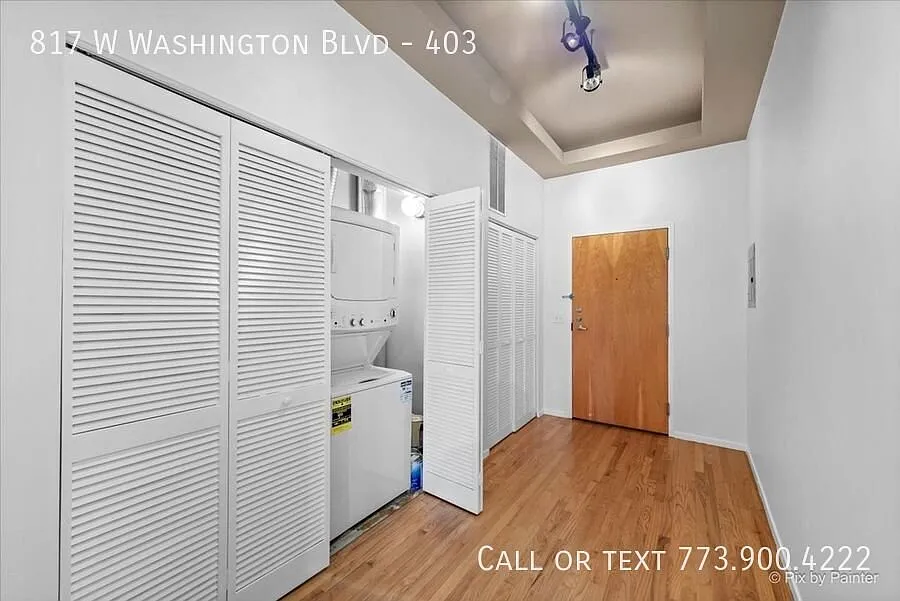 West Loop 2 Bed In Ideal Location - Parking Included! — Photo 3