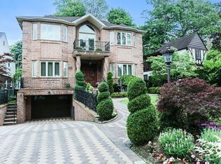 8049 221st St, Queens Village, NY 11427