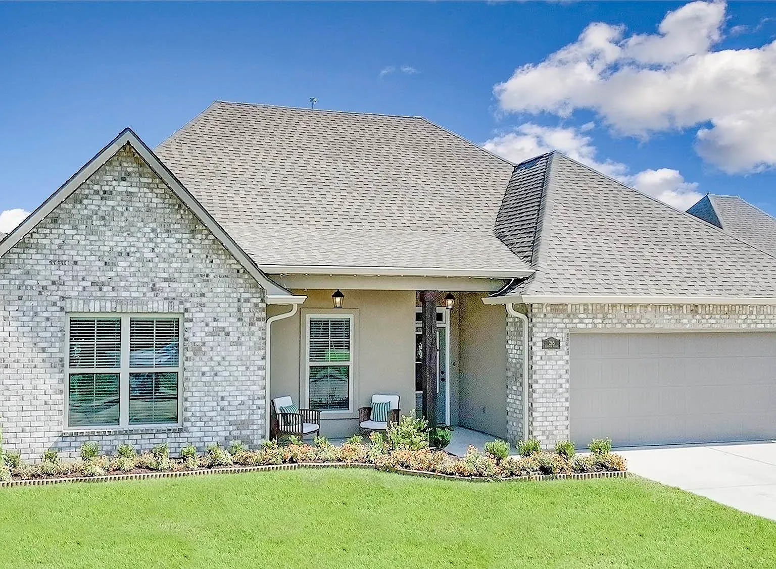 4 bed, 2212 sqft, $2,400 — Photo 2
