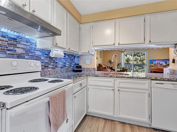 3rd image of 7804 Lafayette Sq
