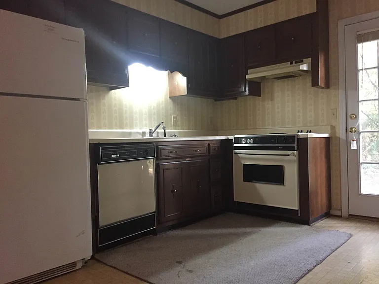 8 Southern Ct — Photo 4
