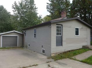 122 N Harrison St, Waupaca, WI 54981