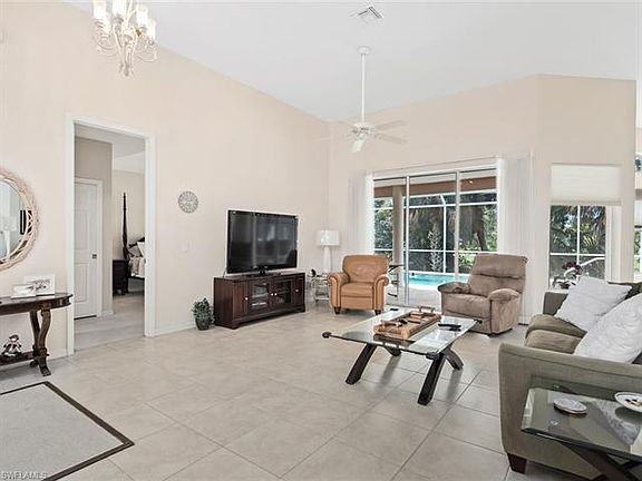 4th image of 578 N Barfield Dr