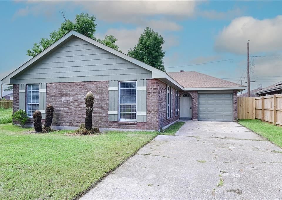1st image of 2453 Williamsburg Dr