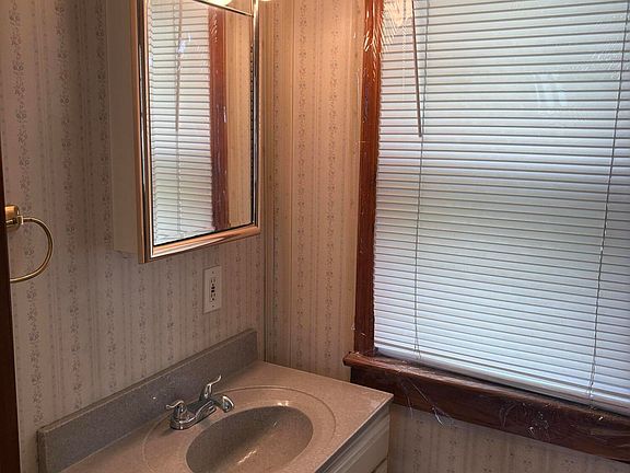 5th image of 249 Pine St