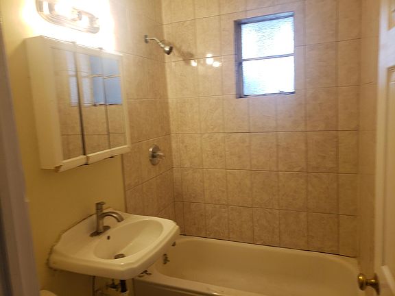 1211 61th ct bath room