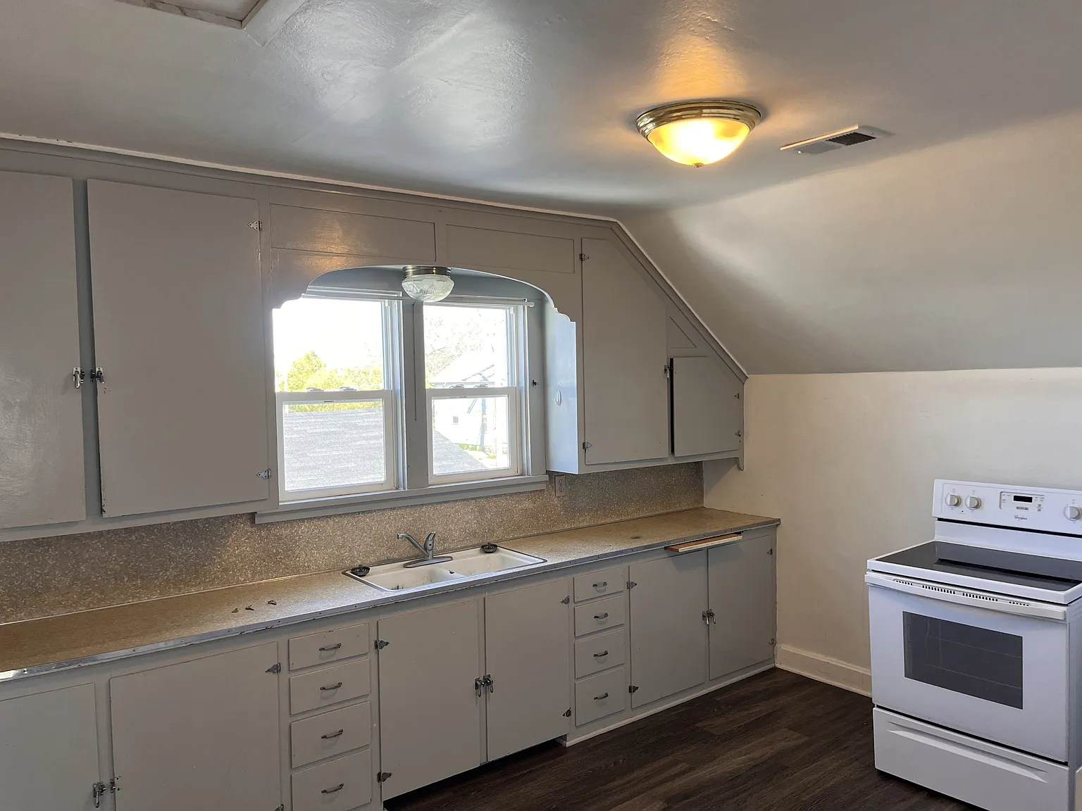 535-535A- 537-537A Menasha Street - 537A — Photo 2