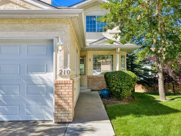 210 SW Scenic Acres Ter NW, Calgary, AB T3L 1Y4