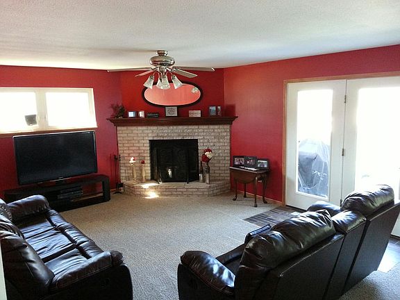 3rd image of 32 Cherokee Ln