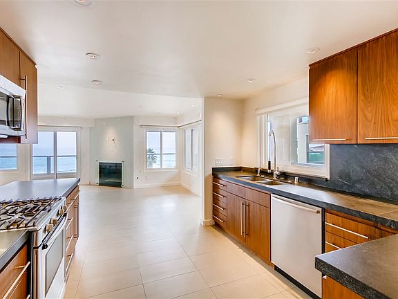 5th image of 333 Coast Blvd Unit 11