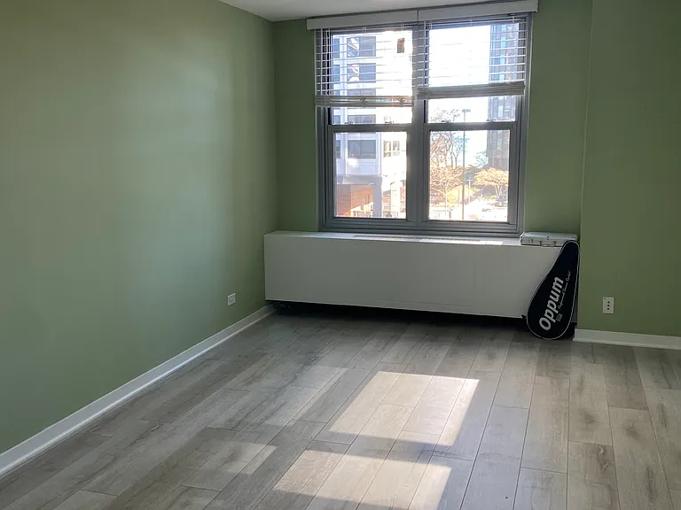 400 E Randolph St #825 — Photo 3