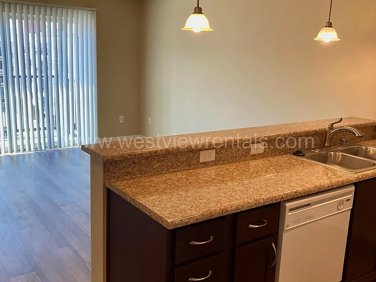 200 E Maple St — Photo 273