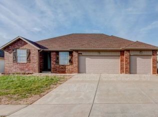 5449 W Basswood Ct, Springfield, MO 65802