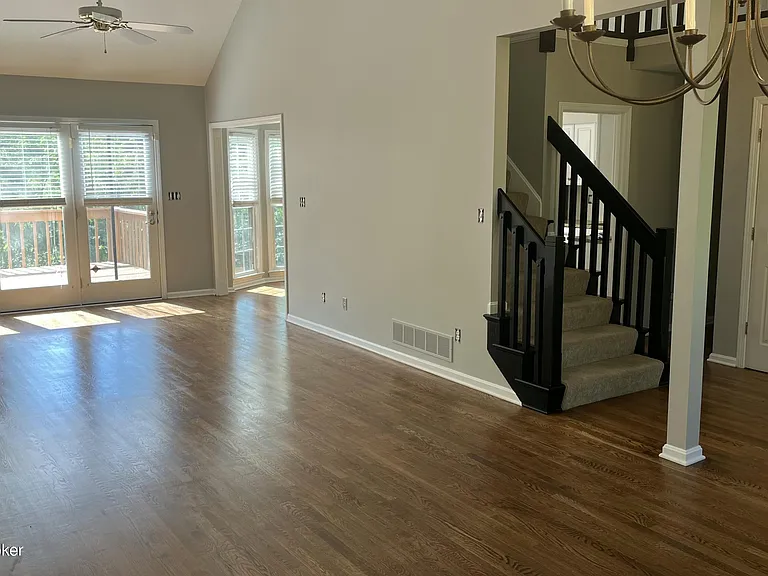 402 Trinity Hills Ln — Photo 3