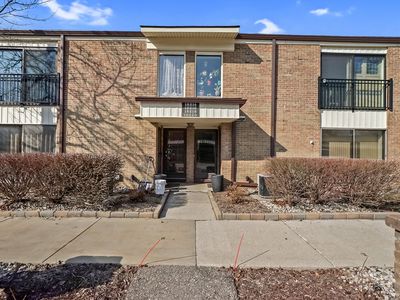 18218 University Park Dr, Livonia, MI, 48152