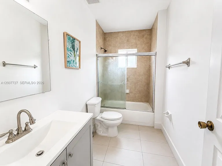 841 SW 6th St — Photo 4