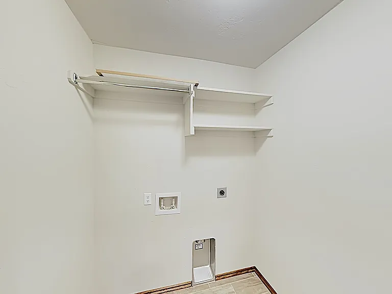 404 Charles Ct — Photo 19