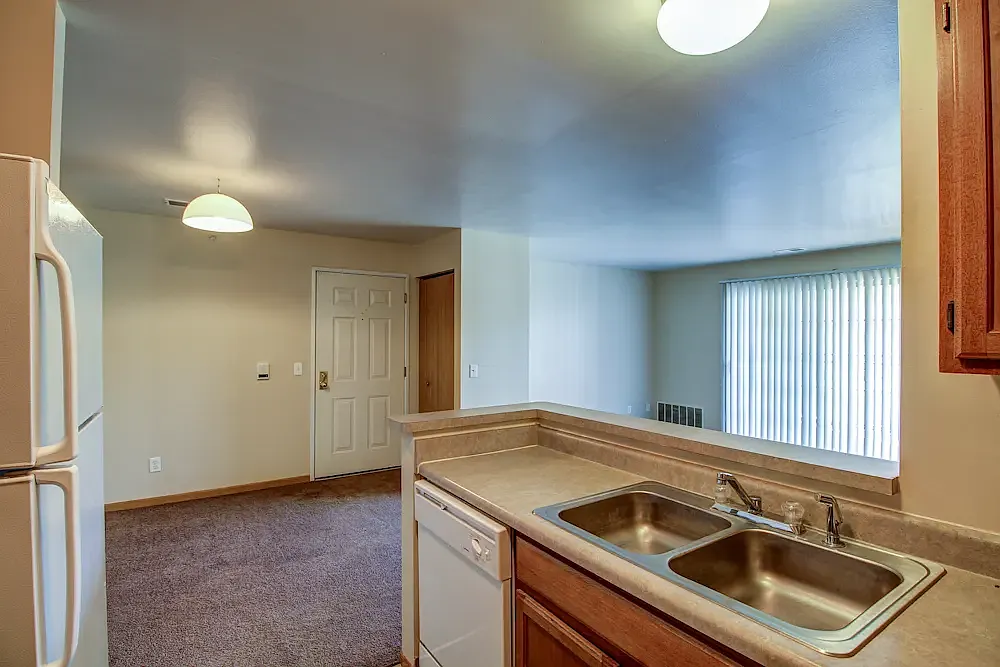 Emerald Creek Apartments — Photo 3