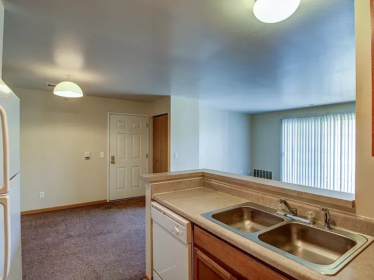 Emerald Creek Apartments — Photo 3
