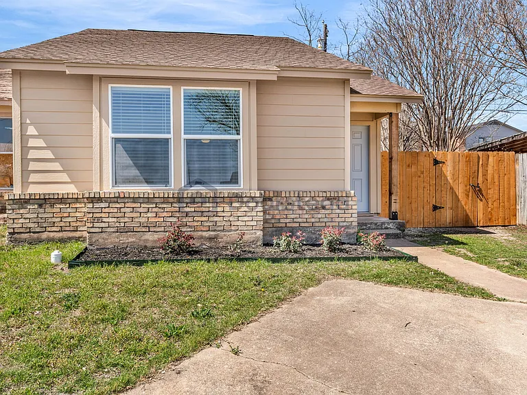 16026 Fitchburg Cir — Photo 3