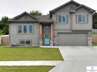 16164 Sunflower St, Bennington, NE 68007