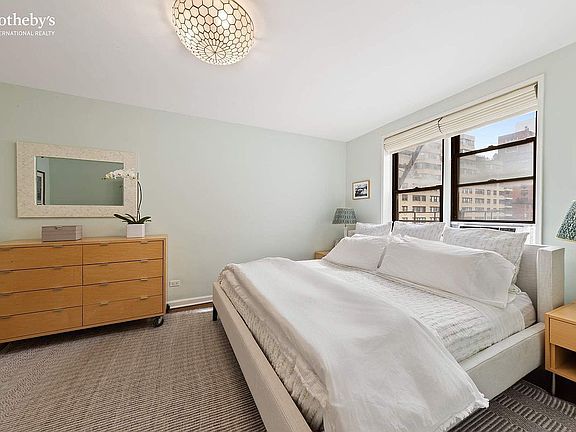 5th image of 30 E 9th St APT 6D
